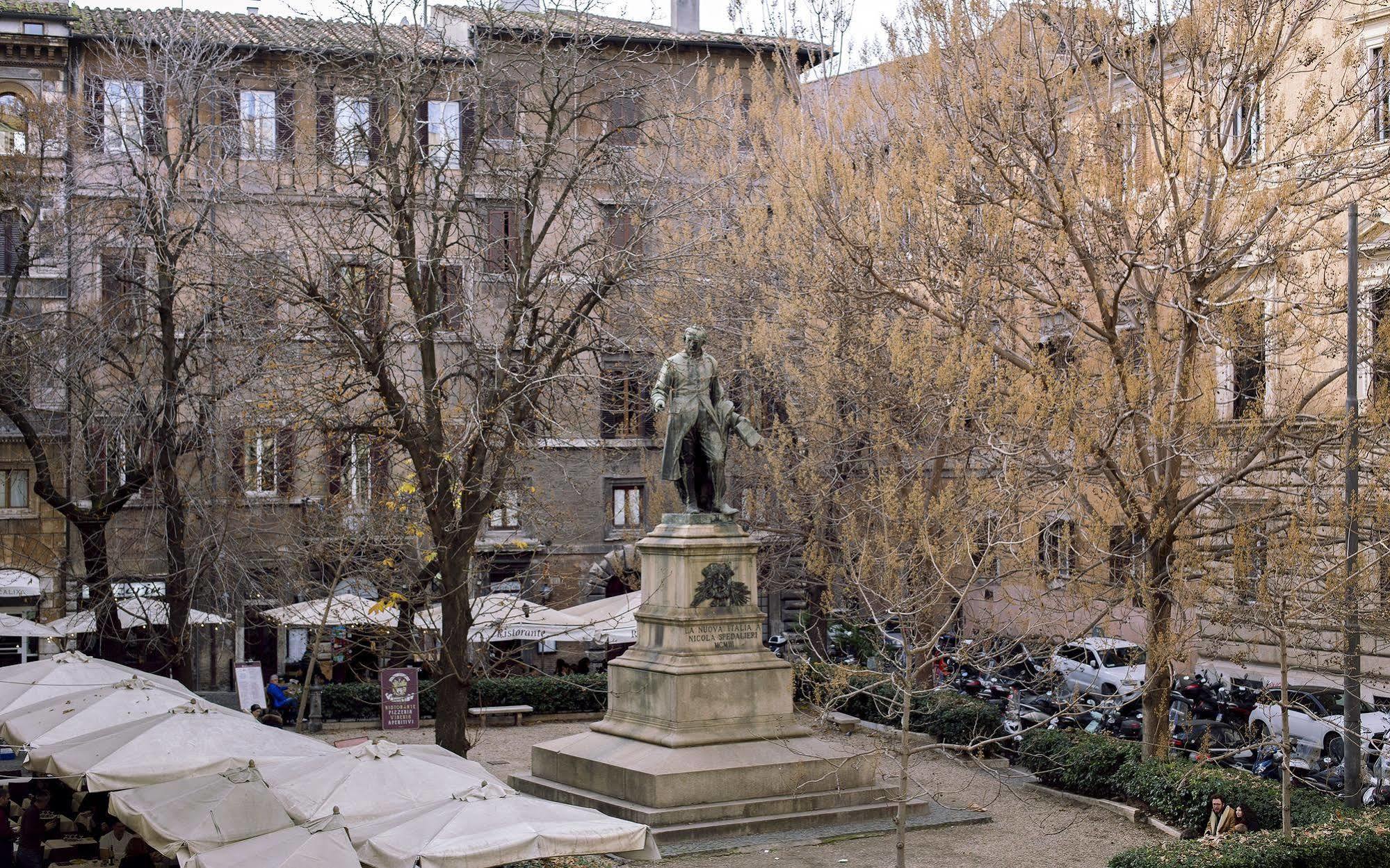 & Pensión Roma