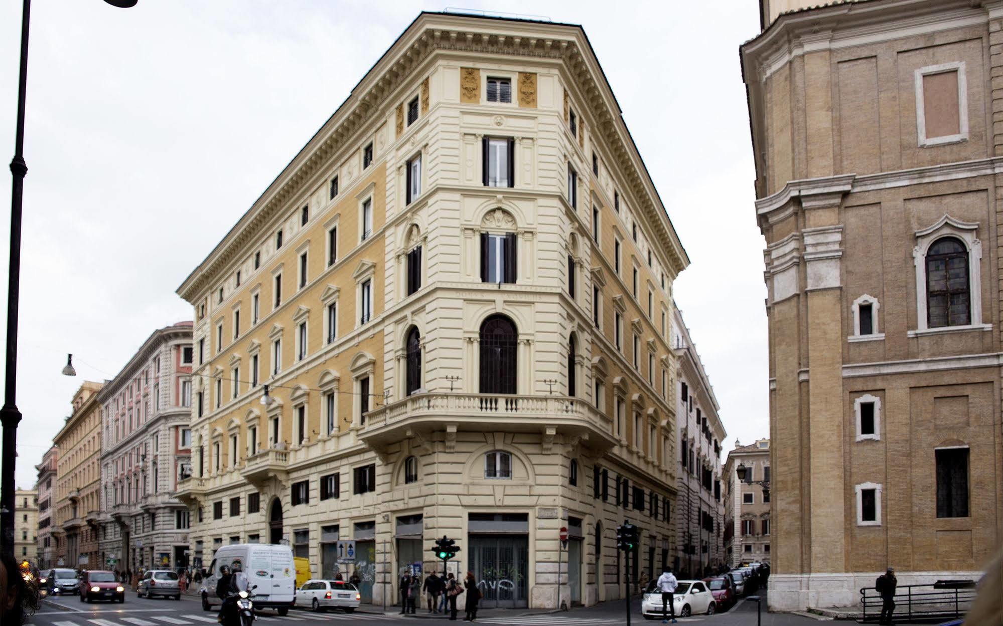 & 2* Roma
